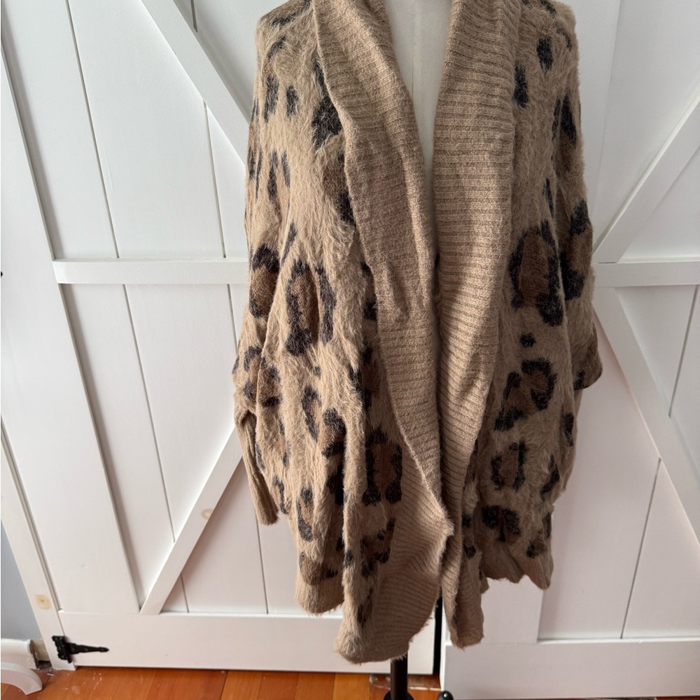 Pink Lily Women's Leopard Cardigan